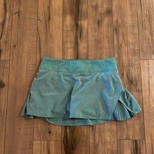 Lululemon size 8 13.5” tennis skirt with 4” shortie & ball pockets